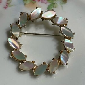 Lovely Vtg Round MOP Pin